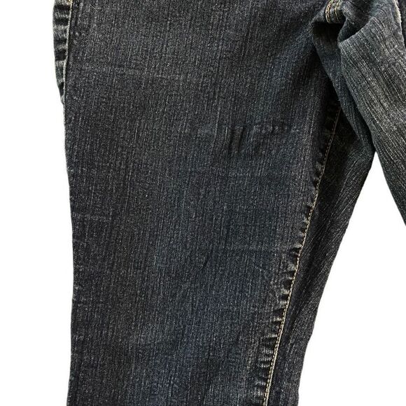 Torrid size 16R Jeans straight leg medium wash slight pulling - Picture 4 of 9